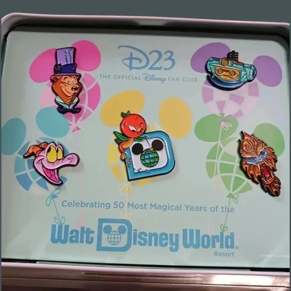 Disney d23 set lunchbox and pin set - Picture 8 of 14